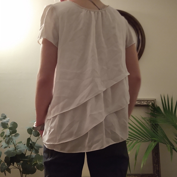 White blouse - Picture 4 of 6